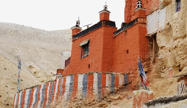 An_ancient_Monastry_in_Uppermustang_thumb.jpg