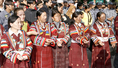 tamang_women_in_their_traditional_attire_thumb.jpg